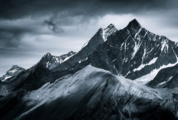 Picture of mountian peaks with some snow