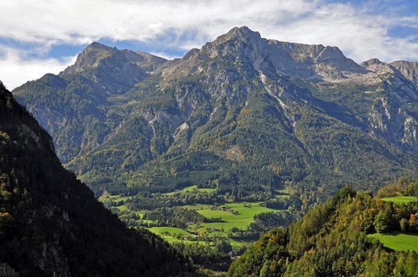 Picture of a mountain over a green valley